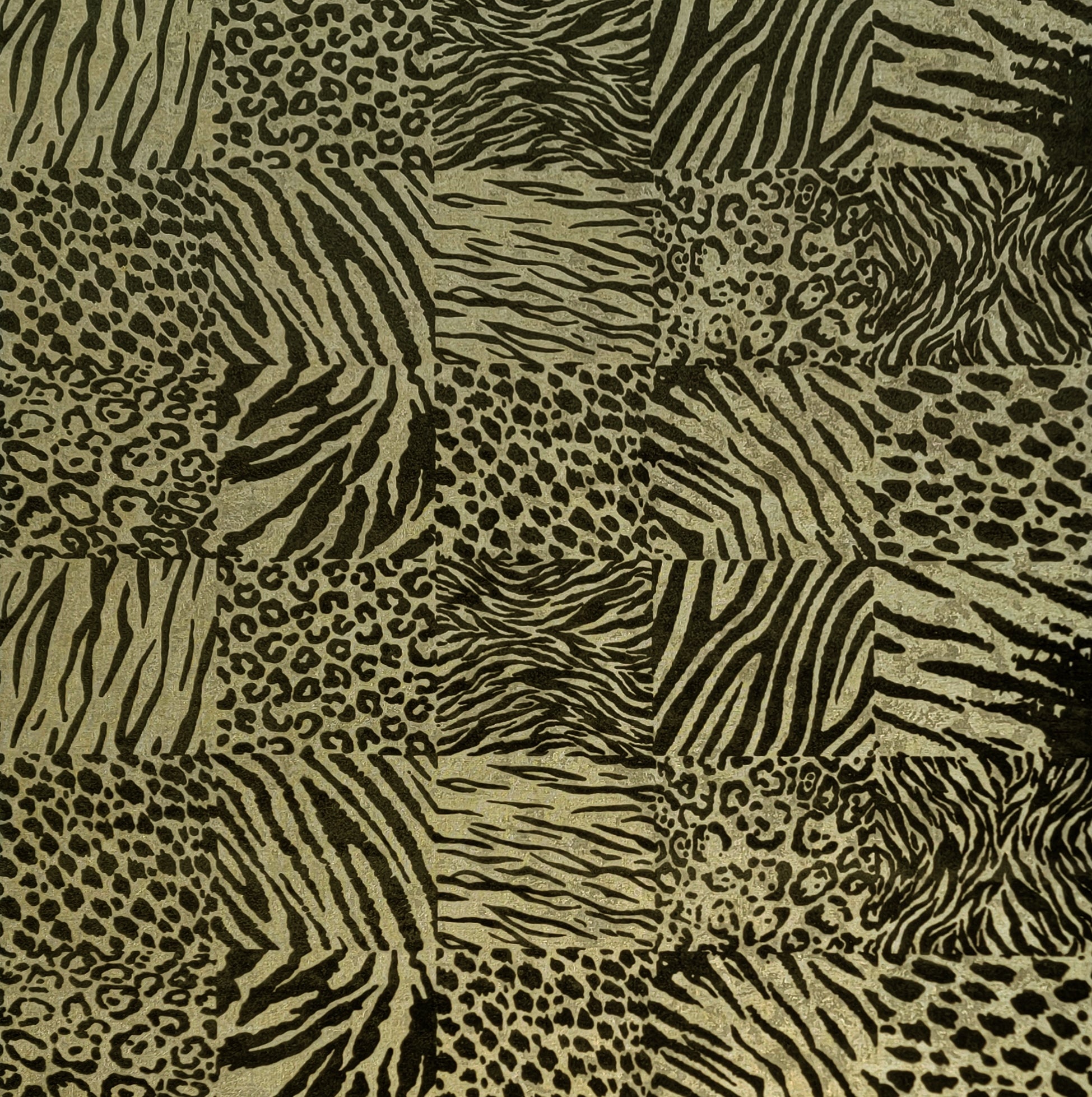 Leopard Metallic Animal Print Wallpaper in Black and Gold