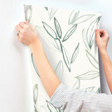  4197-27856 Kenia Green Leaf Toss Wallpaper