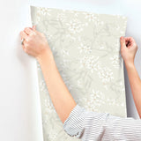 4201-20110 Paradis Dove Bouquet Toss Wallpaper