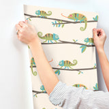 4203-27559 Chameleon Family Green Canopy Stroll Wallpaper