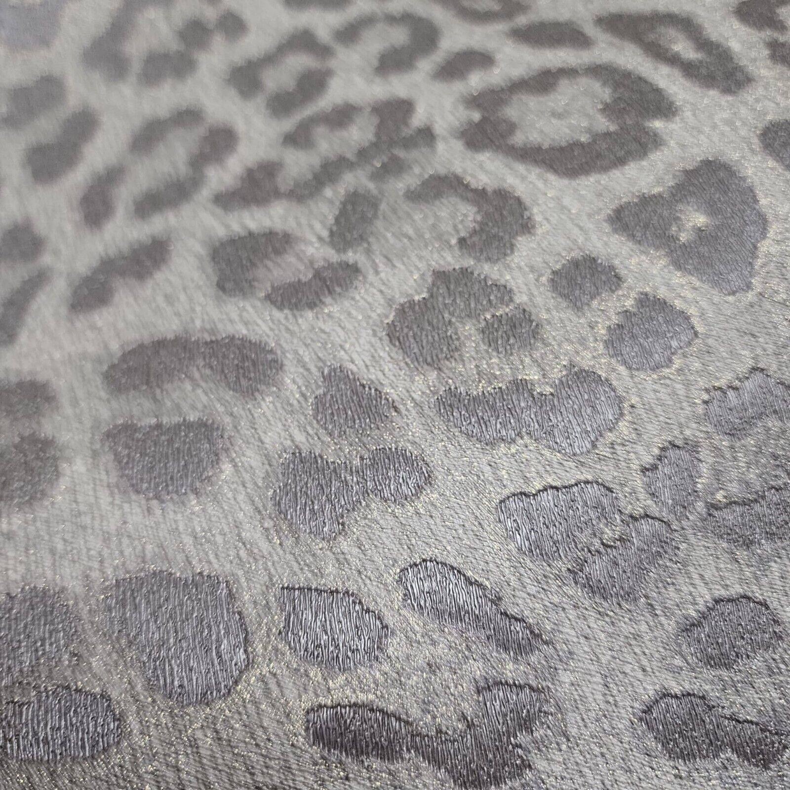 Z80044 Light gray gold sparkles glitter wallpaper faux leopard cheetah –  wallcoveringsmart