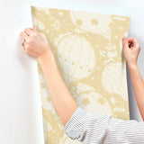 MB29002 Ballongerna Yellow Wallpaper