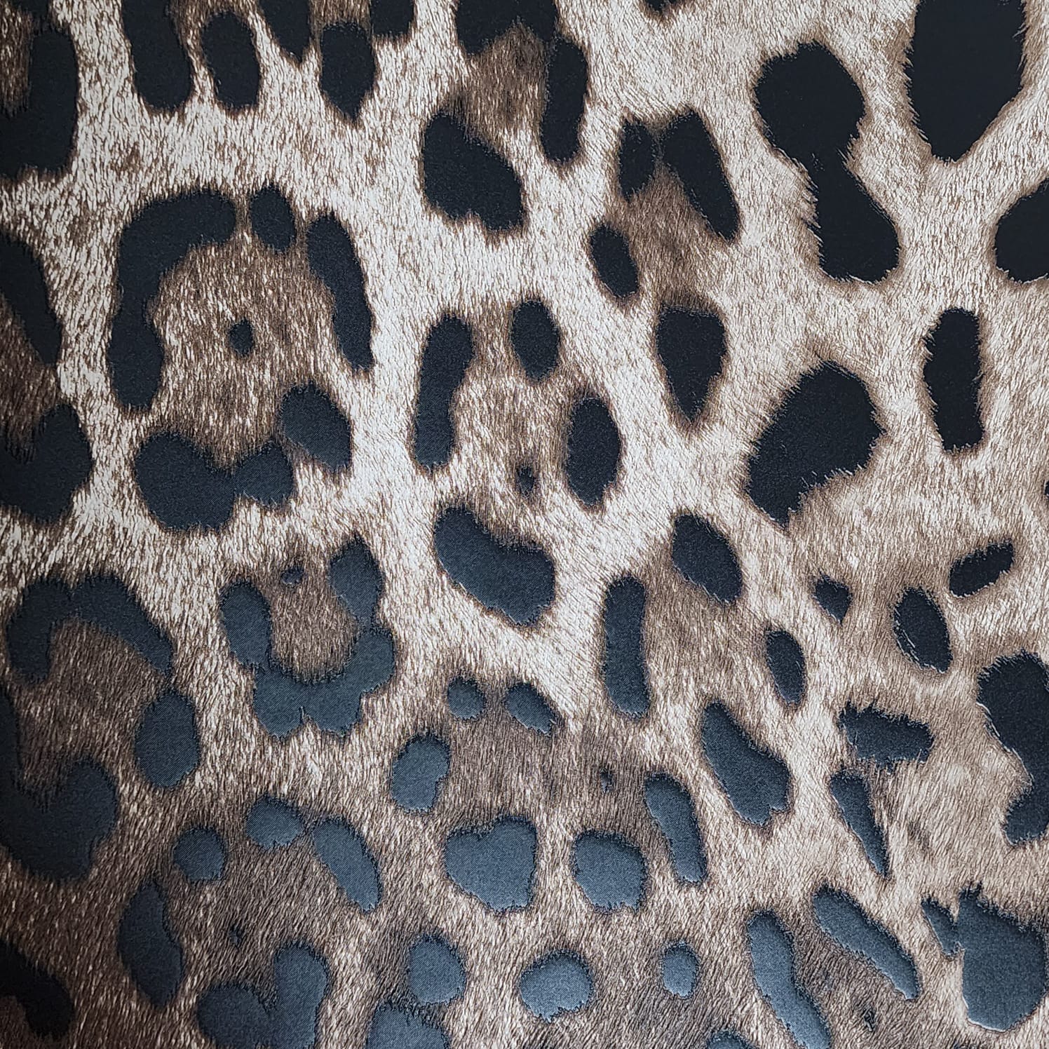TCW007TCAI9UL003 Dolce & Gabbana brown cheetah leopard wallpaper