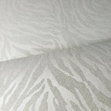 215009 Portofino Modern animal Tiger Glassbeads textured white silver Metallic Wallpaper